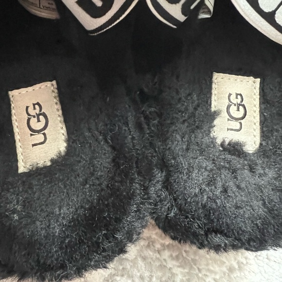 UGG Women's Black Fluff Ya Slippers Size 8 - Picture 6 of 7
